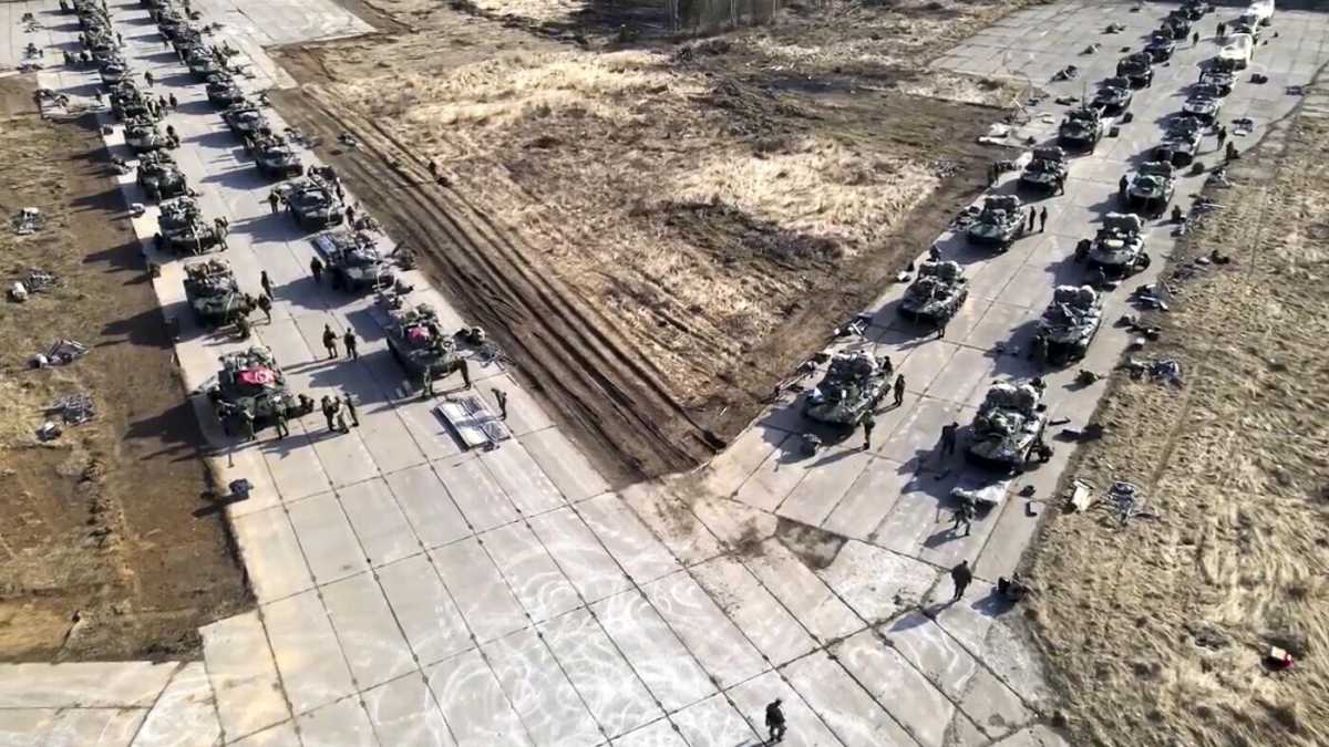 Immagine di Mosca e Minsk strattonano i confini ucraini mentre la Nato si riunisce