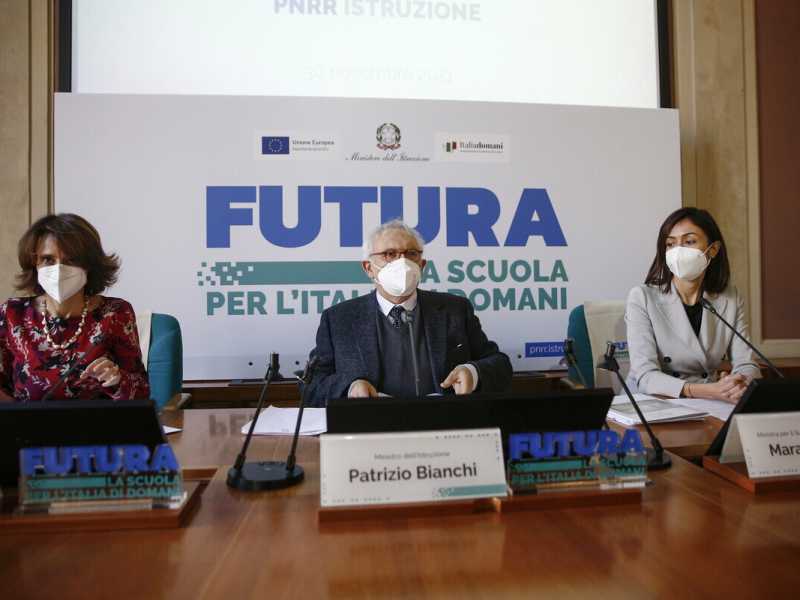 Nasce il "buon fratello" del Pnrr. Un portale per verificare l'efficienza degli enti. Fannulloni, attenti!