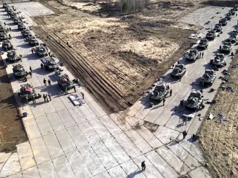 Mosca e Minsk strattonano i confini ucraini mentre la Nato si riunisce