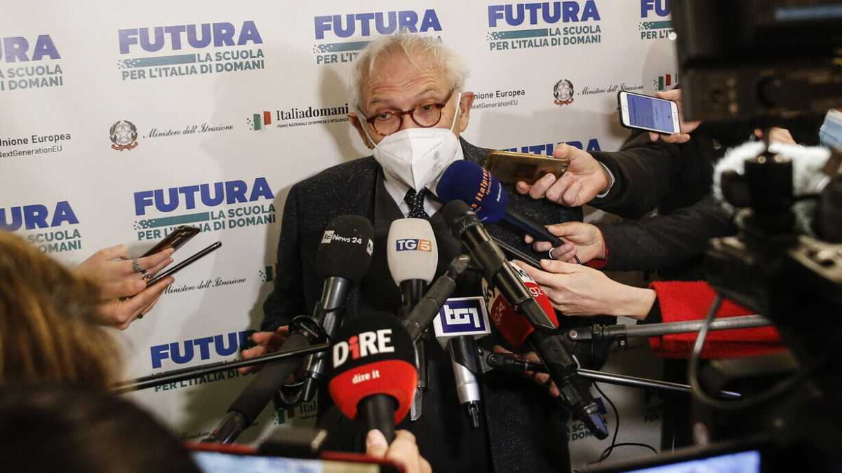 Immagine di Le 48 ore che sconvolsero la scuola. L'autodifesa del ministero dell'Istruzione