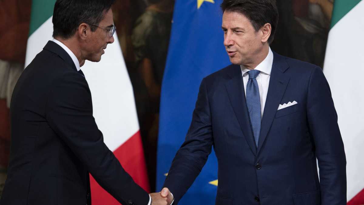 Immagine di Una guerra per un acquario senza pesci crea un guaio tra Draghi e il vice Conte