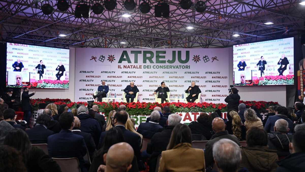 Immagine di Cingolani e Descalzi ad Atreju. Meloni dà la parola all'ambientalismo pragmatico