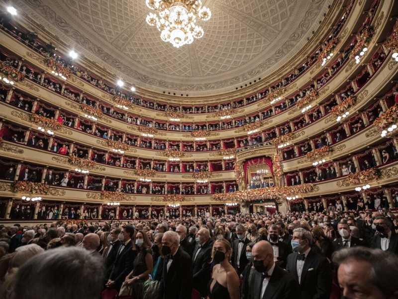 Cattelan, Vezzoli e Tosatti alla Prima della Scala: e se in futuro curassero gli allestimenti?