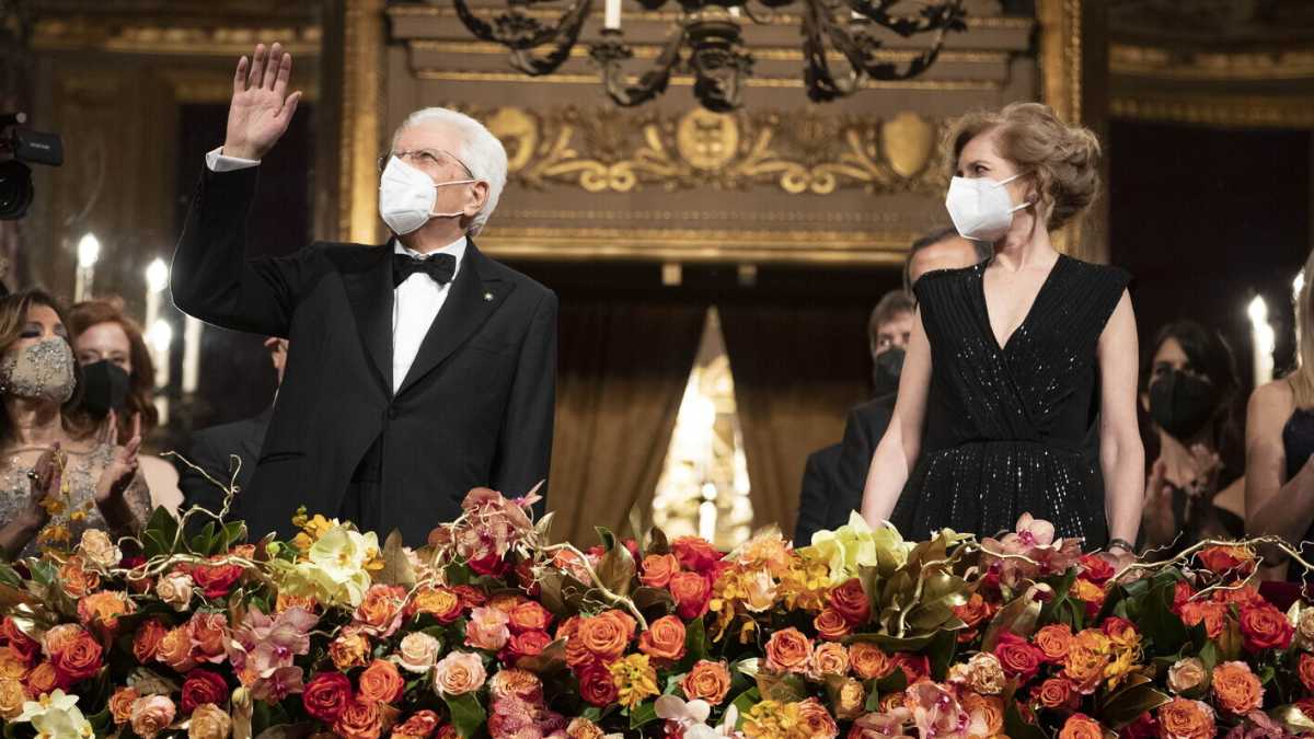 Immagine di Sergio Mattarella e Liliana Segre alla prima alla Scala, una nostalgia italiana