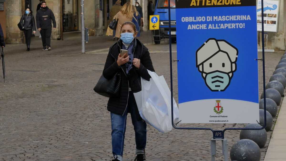 Immagine di Covid, ancora in crescita incidenza e ricoveri. Cinque regioni rischiano a Natale