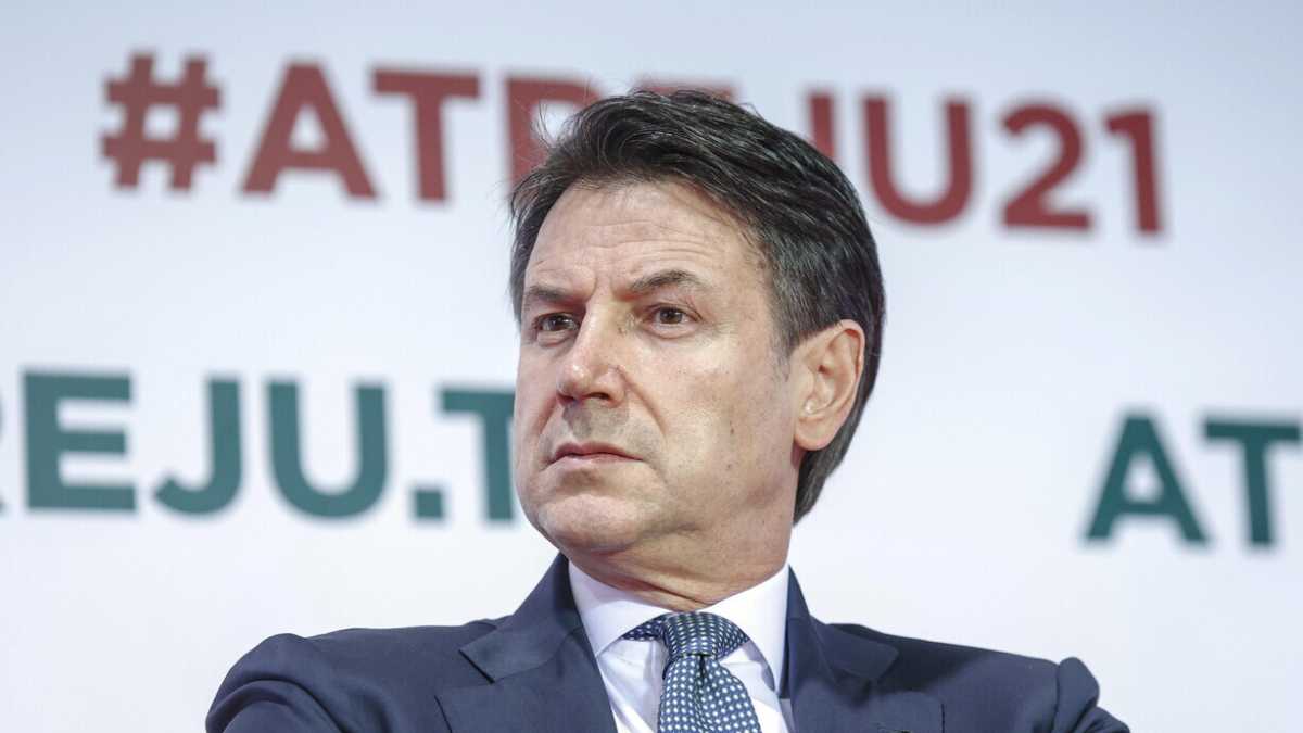 Immagine di Conte indica la via, e Letta?