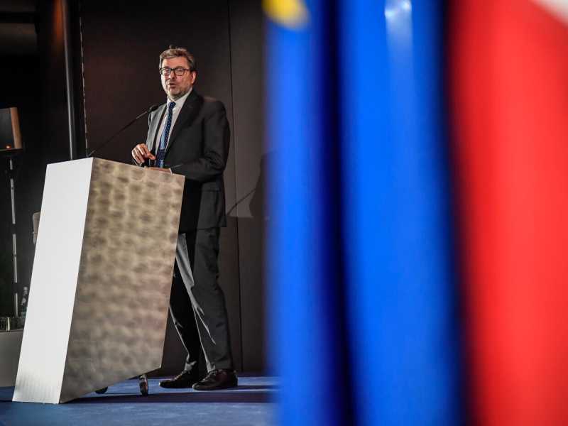 Contro il caro bollette 3,8 miliardi. Giorgetti: "Problema molto serio nel 2022"