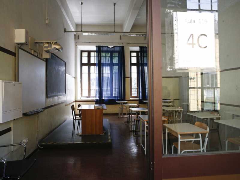 E’ ora di scegliere la scuola superiore e le altre madri sanno tutto. Di chi è la colpa?