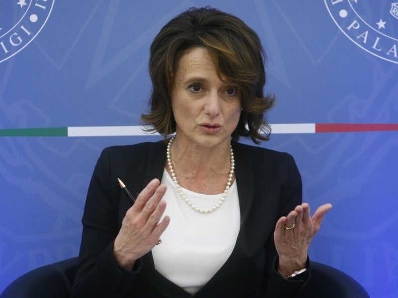 Elena Bonetti, carta lanciata nel fumo del collegio Roma 1