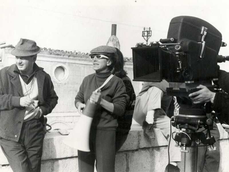 Lina Wertmüller sul seti de "I basilischi" (Wikimedia Commons)<br />