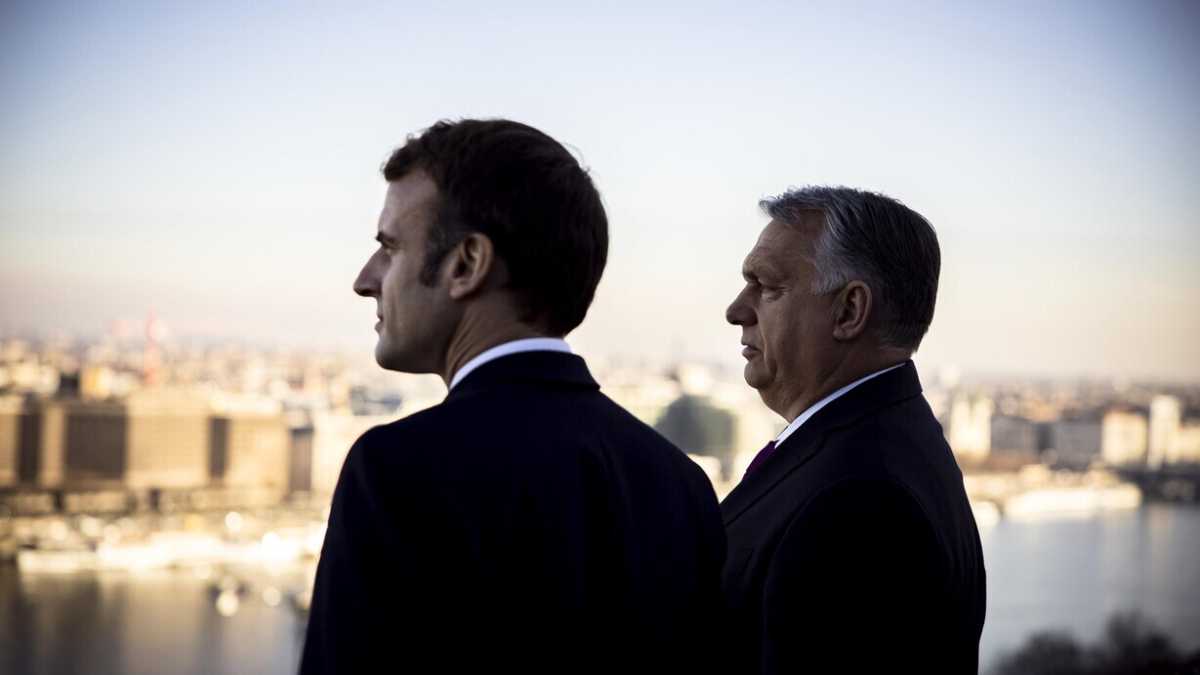 Immagine di L'Orbán che serve a Macron durante il semestre europeo