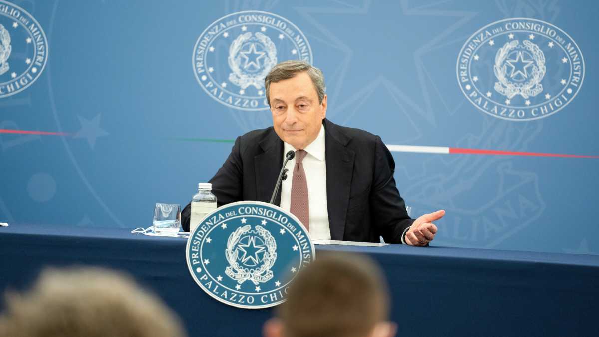 Immagine di Il falso mito del "Draghi di destra". Così M5s e Pd sabotano da mesi le misure redistributive del premier