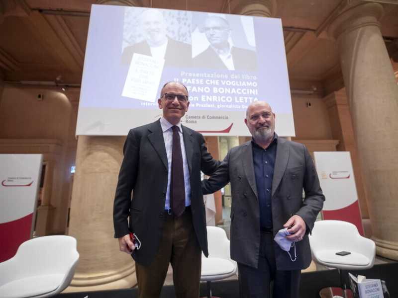 "Congresso del Pd? No, macché". Bonaccini vuole fare il segretario, ma non lo dice