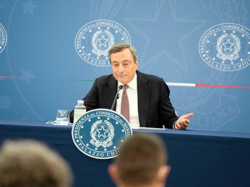 Il falso mito del "Draghi di destra". Così M5s e Pd sabotano da mesi le misure redistributive del premier