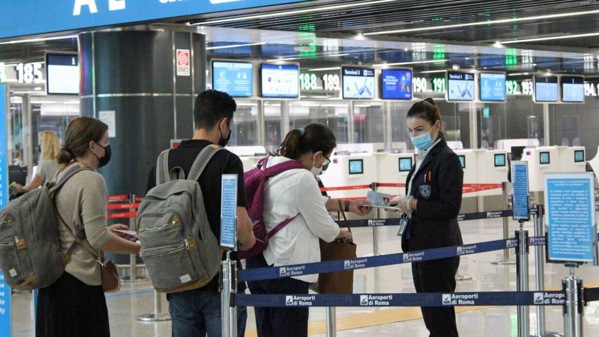 Immagine di L'Italia blinda le frontiere per Natale. Dubbi dall'Ue: "Coordiniamoci"