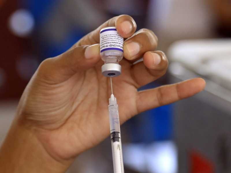 Gli ostacoli lungo la via della cura al Covid, tra farmaci e regole
