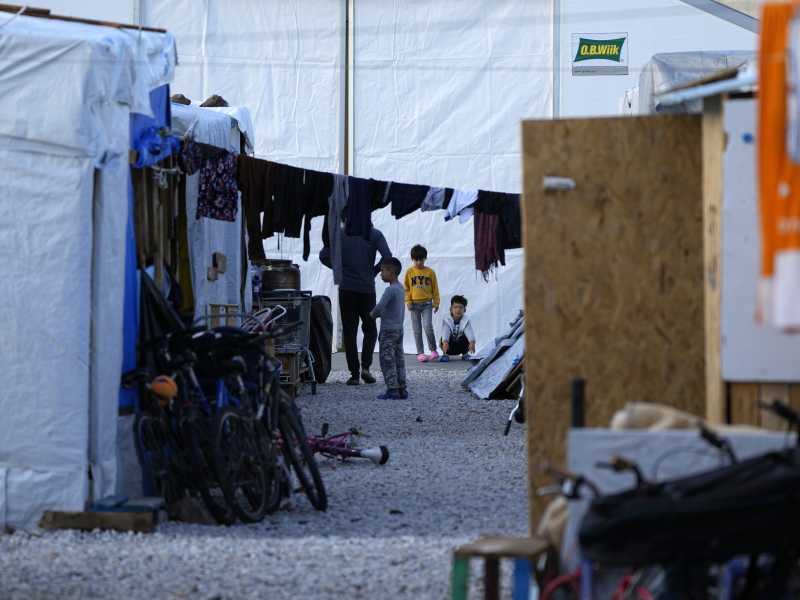 Campo profughi a Lesbo, in Grecia (foto Ap)