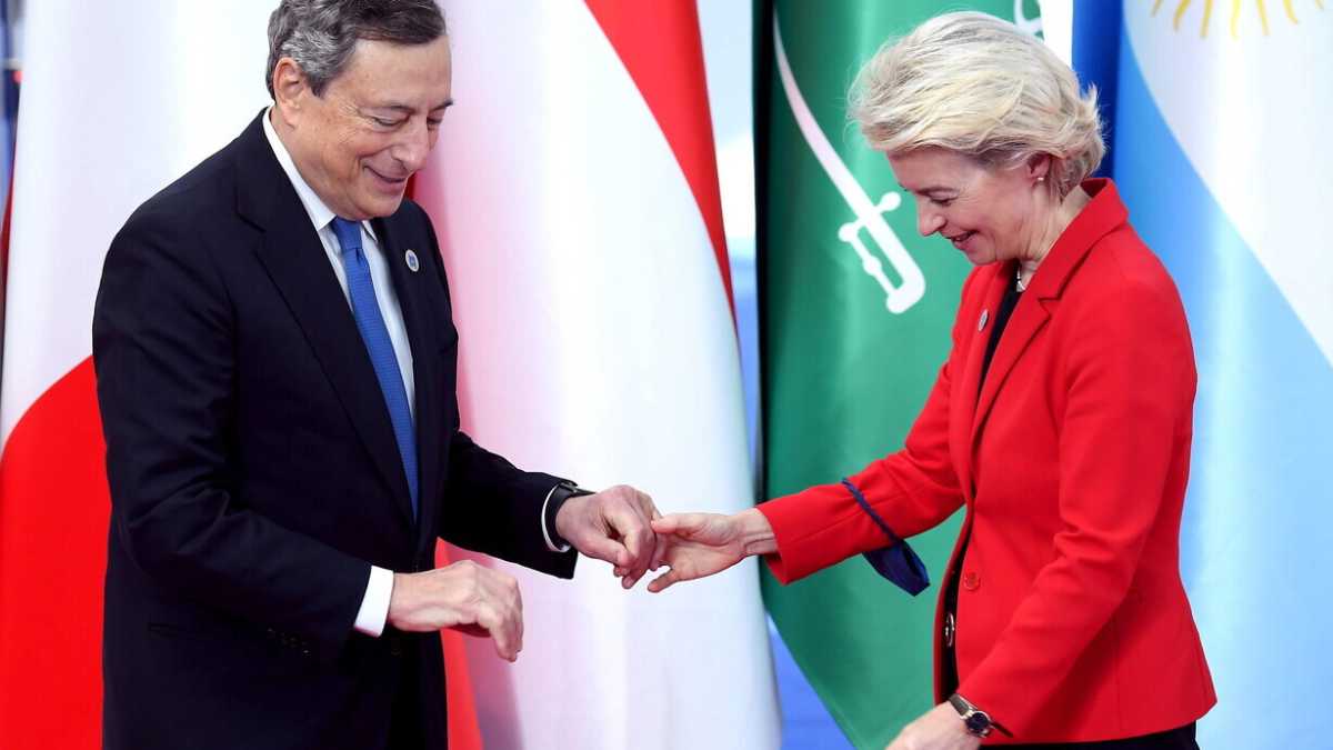 Immagine di Draghi a Bruxelles difende i tamponi alle frontiere. L'Ue irritata (ma non troppo)