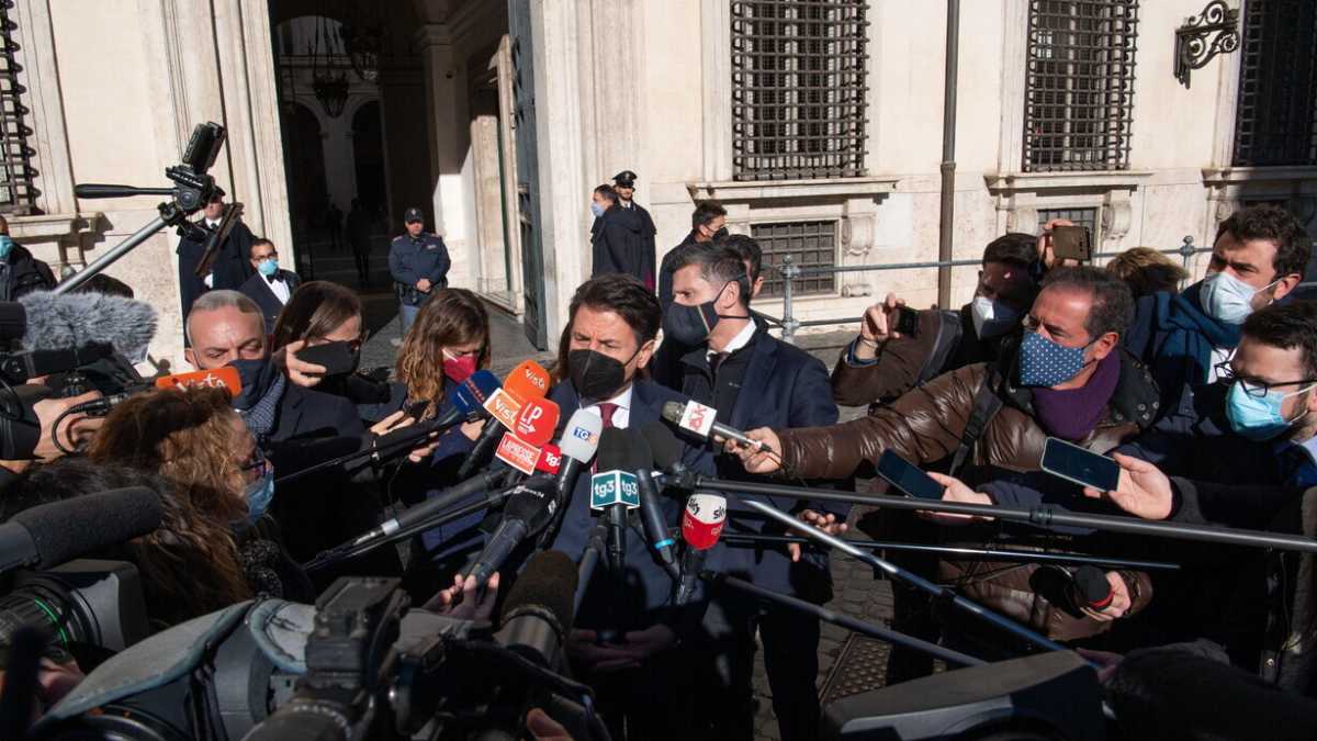 Immagine di "Torneremo presto in Rai". Il M5s pressa Conte, complici i sondaggi non bellissimi