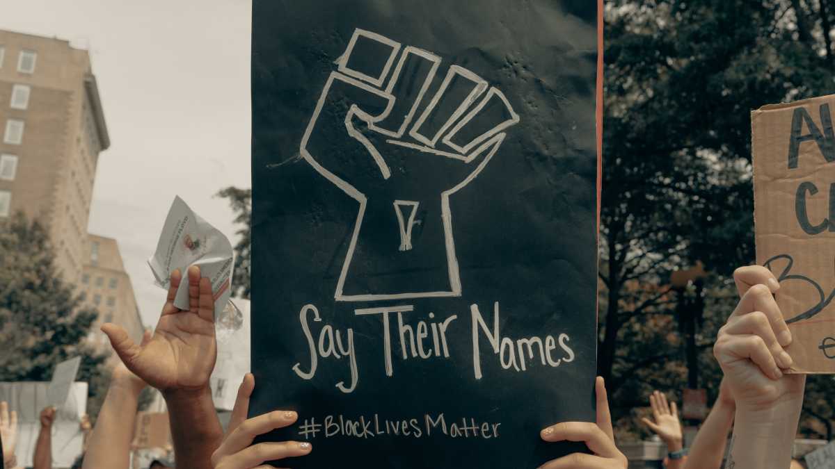 Immagine di L'antirazzismo è un'attività discriminatoria