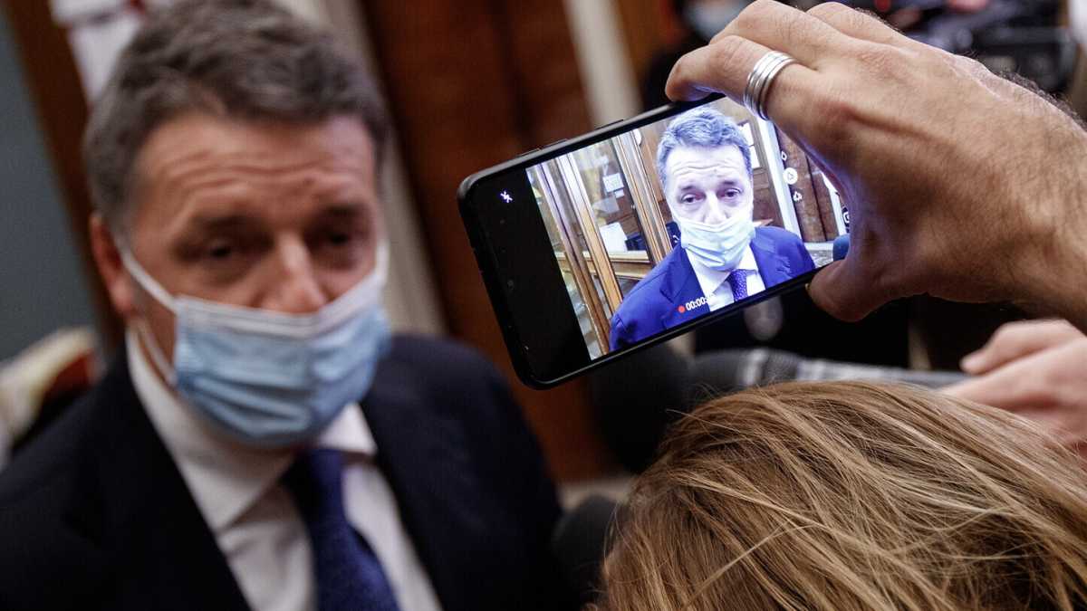 Immagine di Vaccini, la proposta di Renzi a Draghi: terza dose entro cinque mesi dalla prima