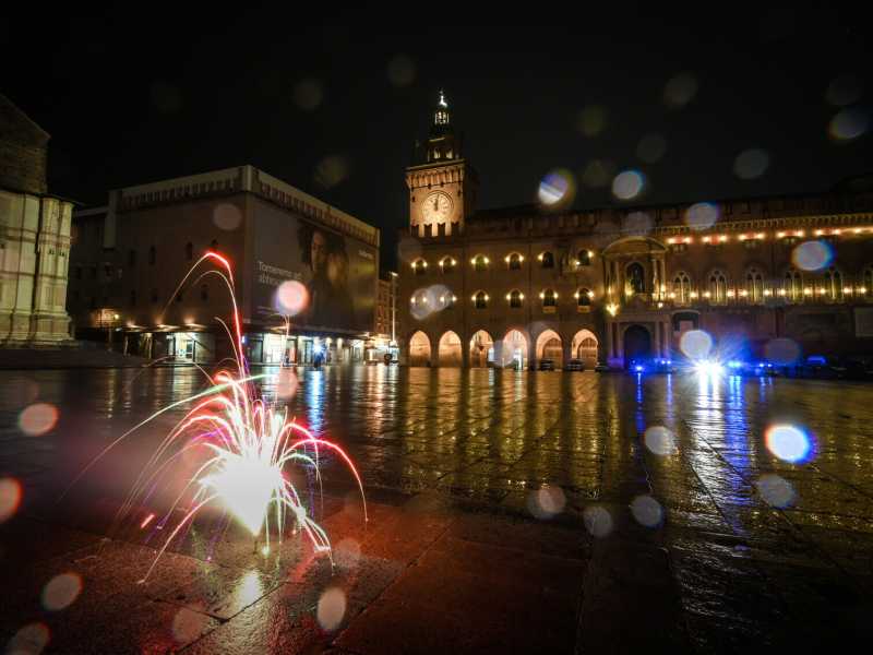 <span style="font-family: Arial, Helvetica, sans-serif; font-size: 16px;"><span style="font-family: Arial, Helvetica, sans-serif; font-size: 16px;">Bologna in lockdown per il Capodanno 2021 (LaPresse)<br /></span></span><br />