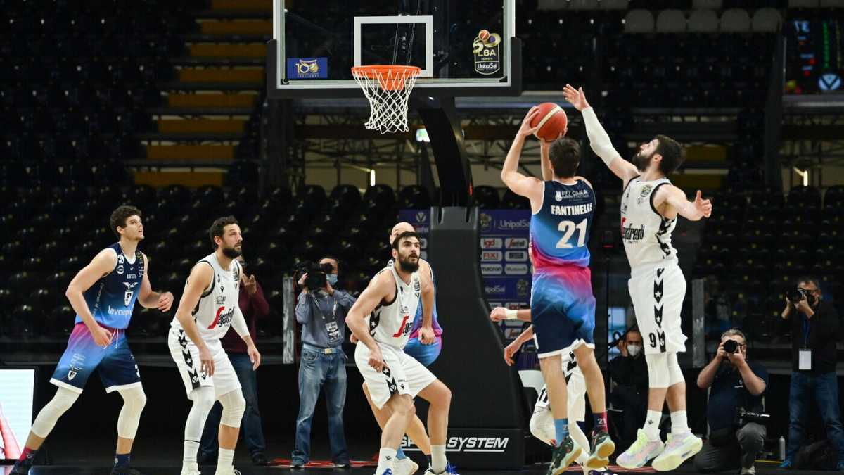 Immagine di Il derby tra Virtus e Fortitudo in una Bologna dove non esistono i cugini