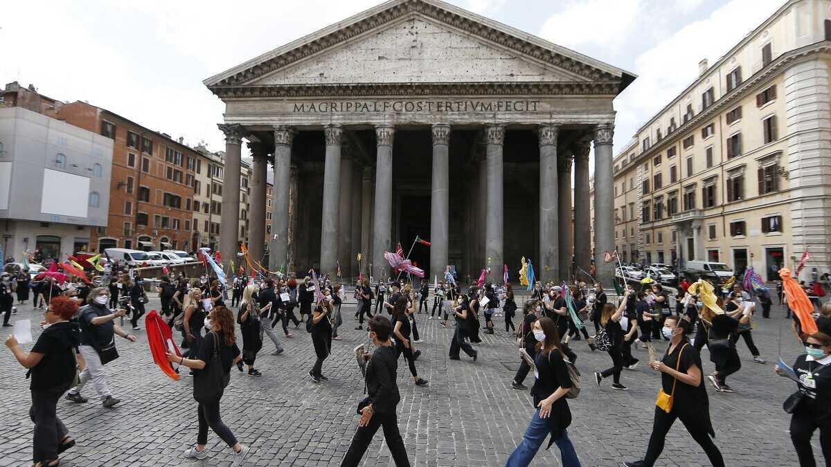 Immagine di Tra disdette e compromessi. Così Roma si prepara ad affrontare il Natale con la quarta ondata