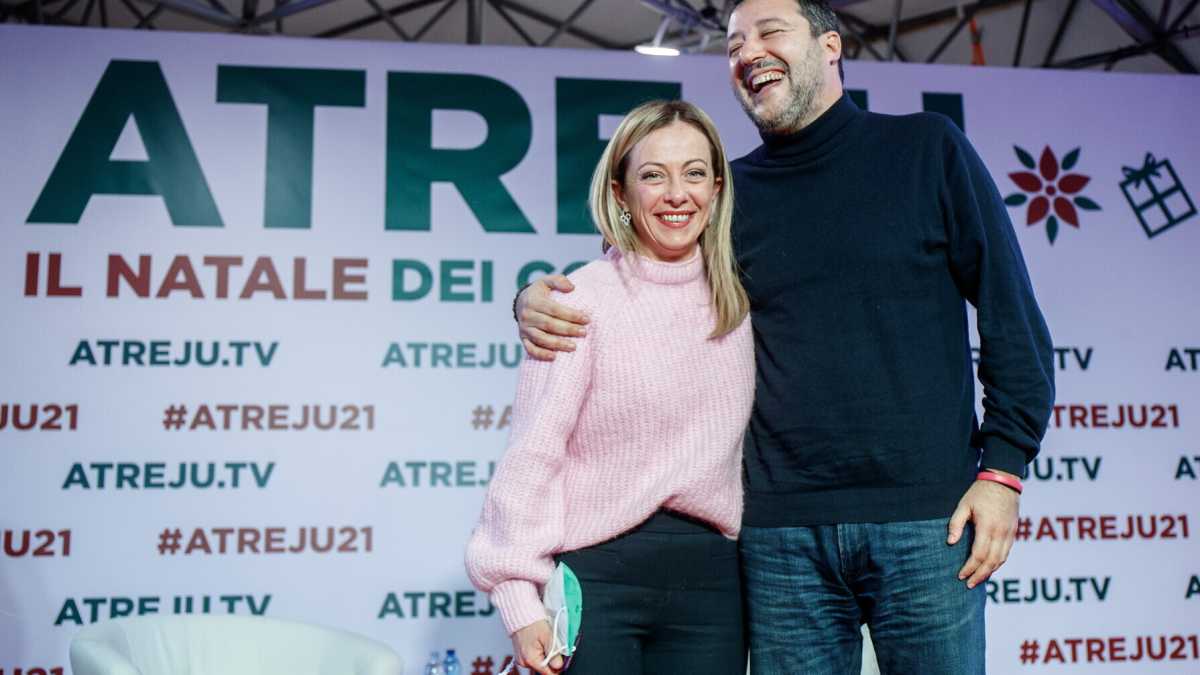 Immagine di La politica intorno al tavolo. L'ultimo invito, quello di Salvini