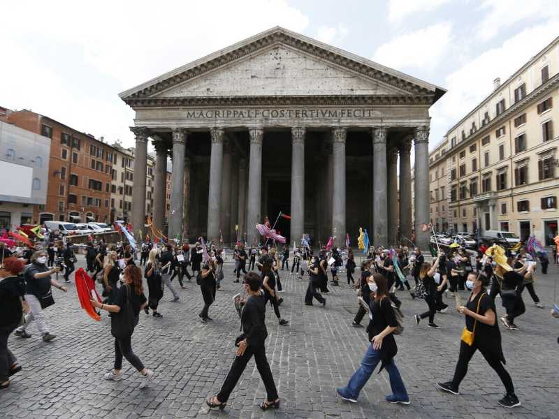 Tra disdette e compromessi. Così Roma si prepara ad affrontare il Natale con la quarta ondata