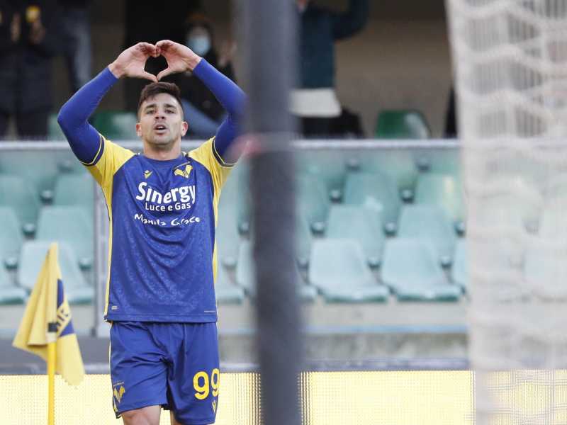 Giovanni Simeone, con la maglia del Verona (Ansa)