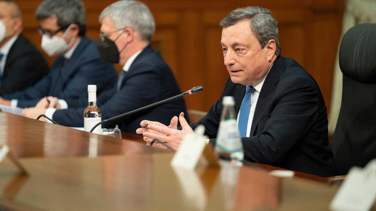 Immagine di Pensioni e manovra, i sindacati tornano da Draghi: "Riformare la legge Fornero"