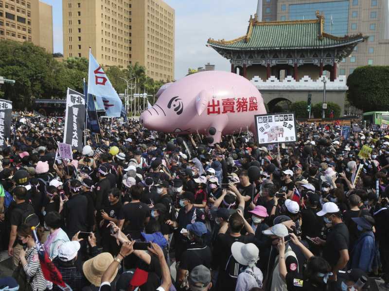 Taiwan dà lezioni di democrazia e va al voto con un referendum (anche sul maiale cinese)
