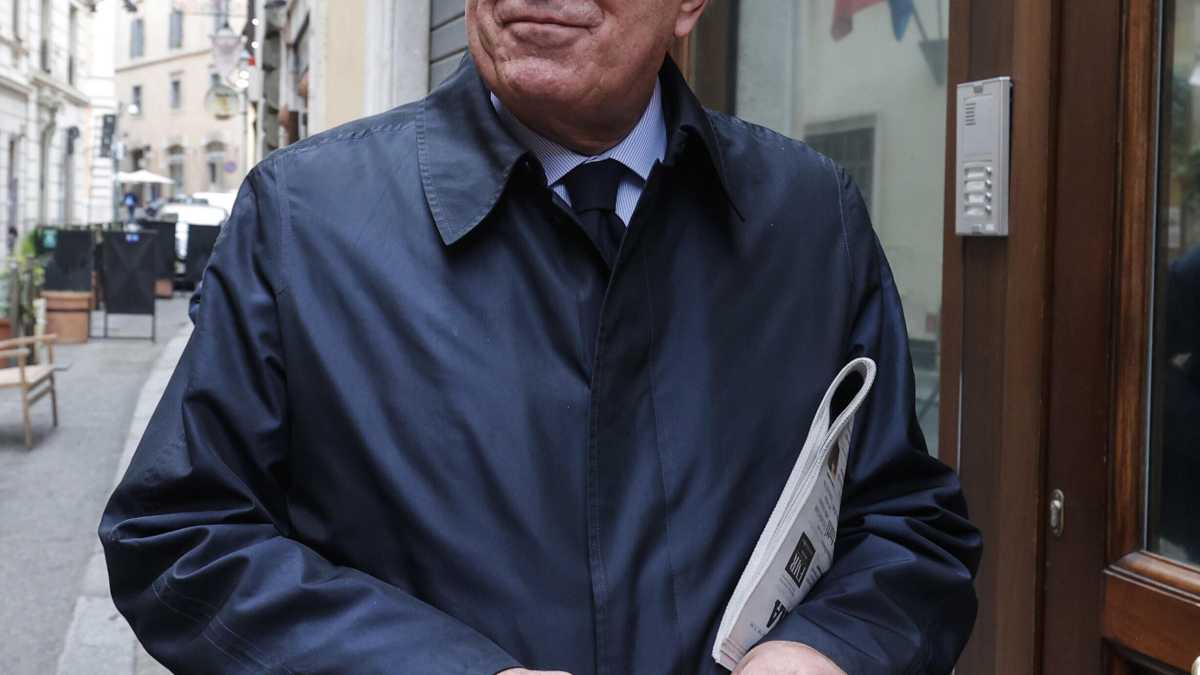 Immagine di Non possiamo rinunciare sia a Draghi sia a Mattarella, dice il senatore Zanda