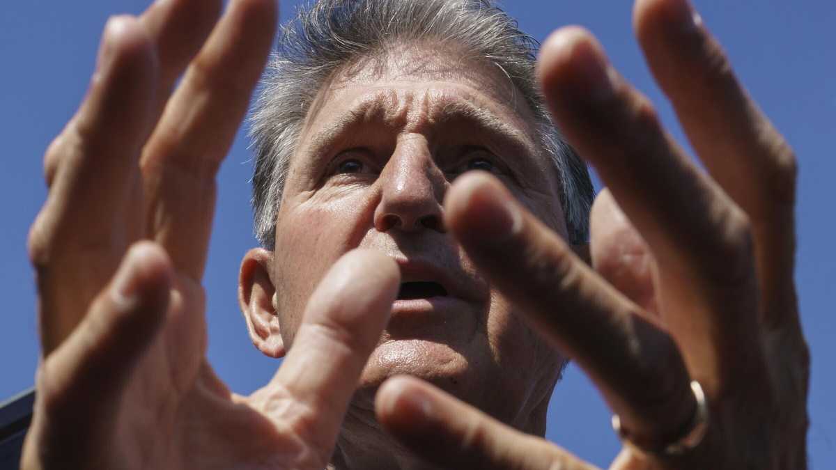 Immagine di Perché Joe Manchin sta affossando Joe Biden