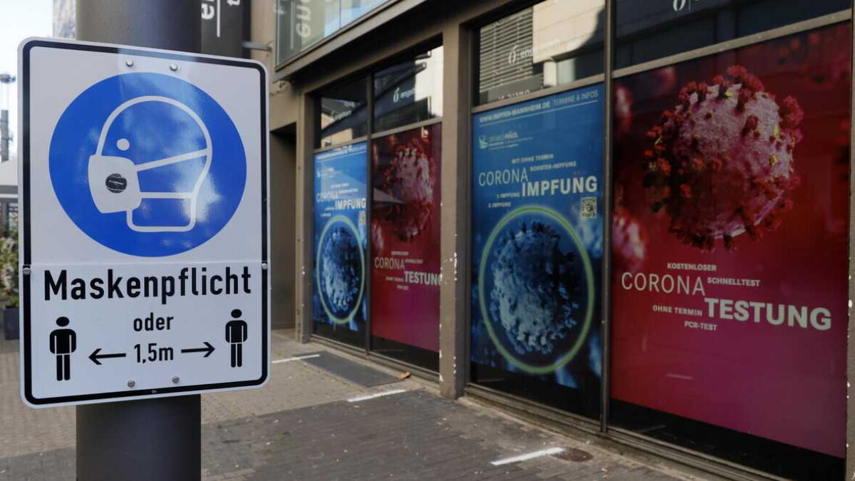 Immagine di Omicron si diffonde con rapidità estrema, anche tra vaccinati. Ecco perché urge la terza dose