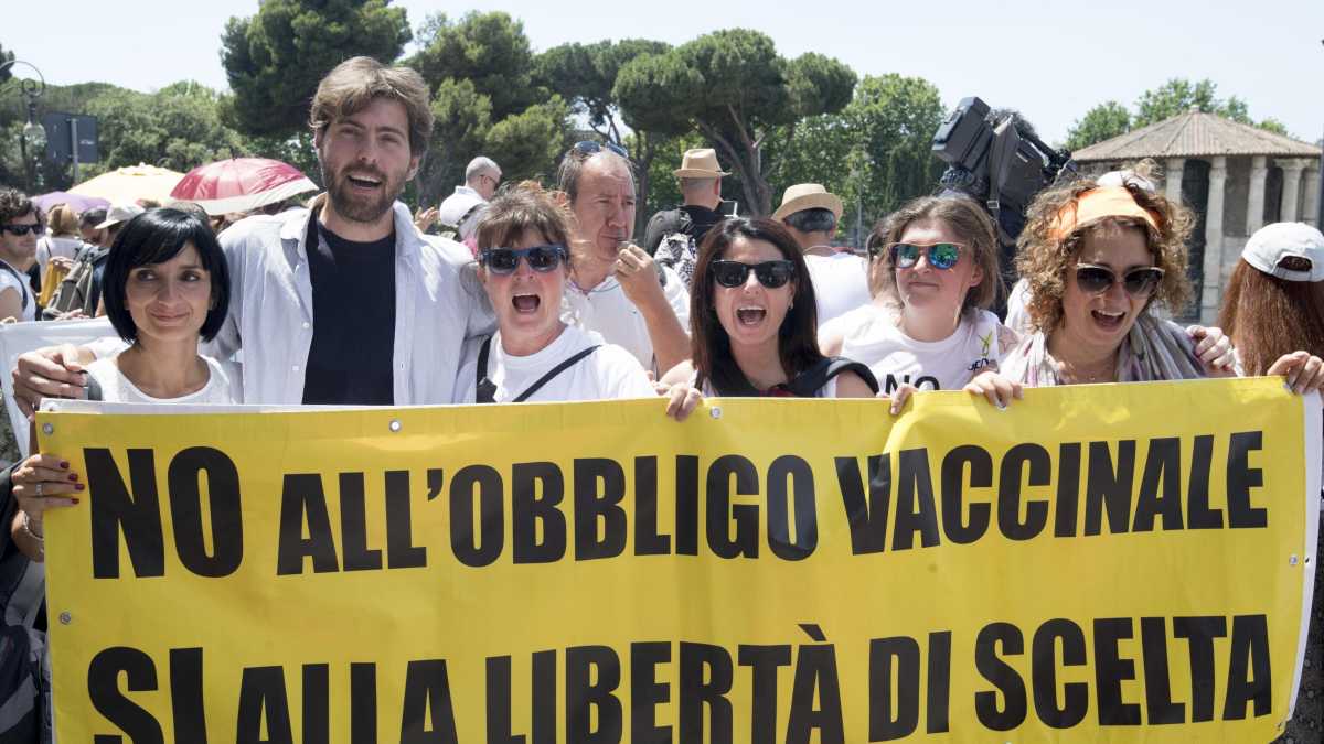 Immagine di L’illusoria polarizzazione tra vax e no vax e le scommesse sul Colle