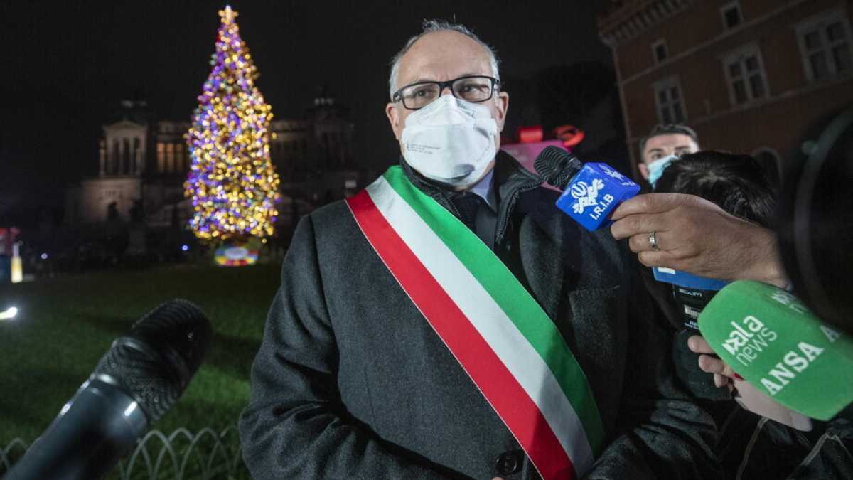 Immagine di Natale è qui, Roma è ancora sporca e Gualtieri dovrebbe uscire dal suo ufficio