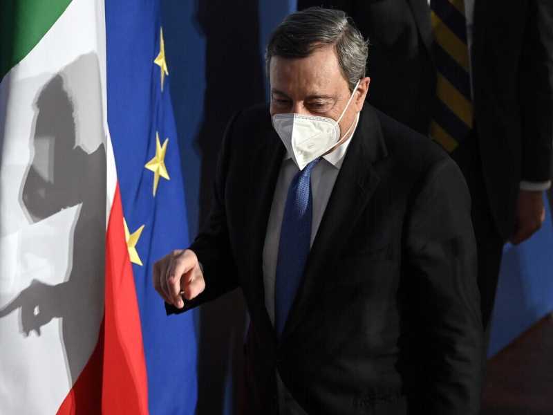 Vaccini e screening, Draghi blinda la linea “no Dad”