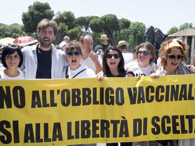 L’illusoria polarizzazione tra vax e no vax e le scommesse sul Colle
