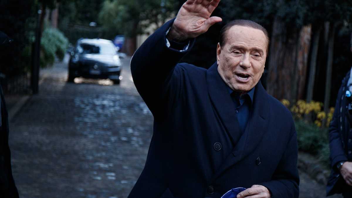 Immagine di "Sul Quirinale faccio sul serio. Draghi? Non è amato". Le convinzioni del Cav.