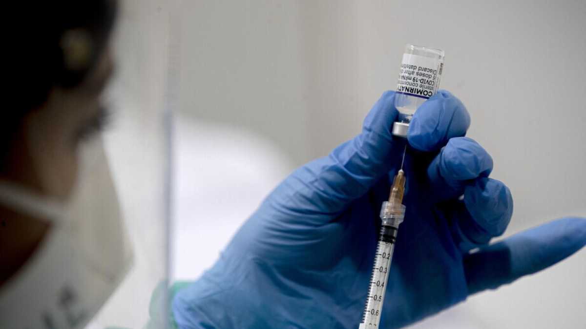 Immagine di In un grafico la differenza tra la pandemia dei Sì vax e quella dei No vax
