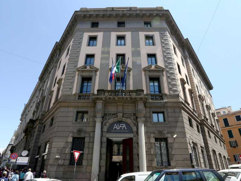 Contro il Covid l'Aifa approva l'utilizzo della pillola Merck e del Remdesivir