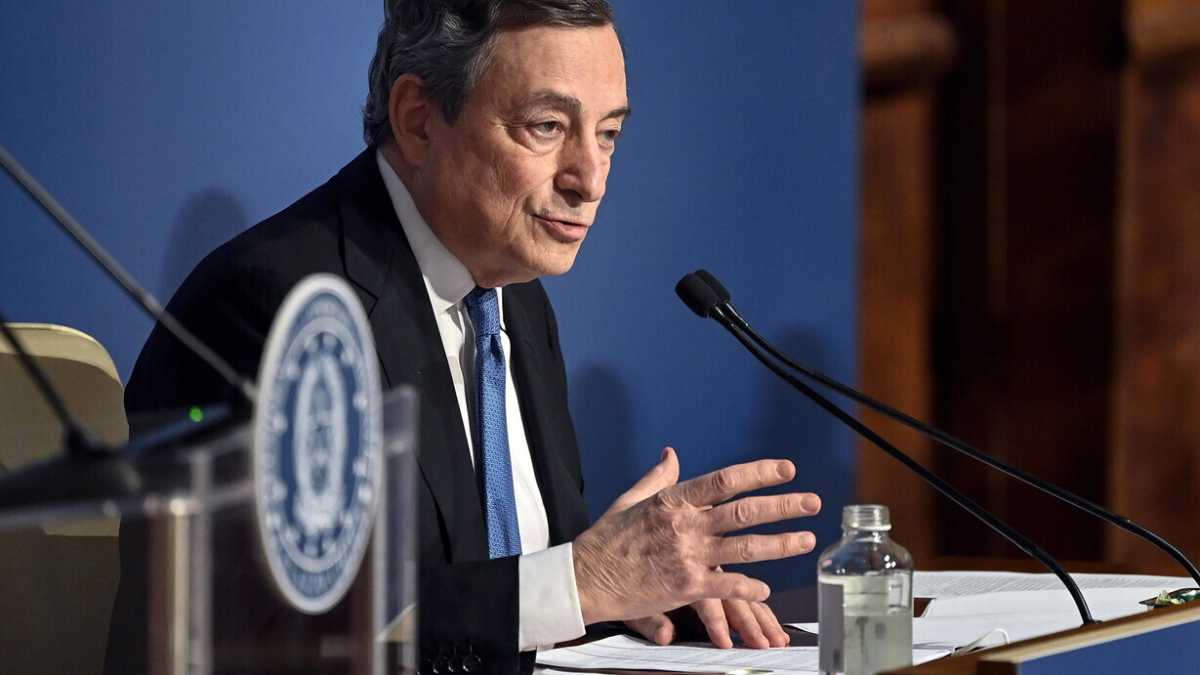 Immagine di Sondaggio fogliante: su 50 parlamentari consultati, solo 15 vogliono Draghi al Colle