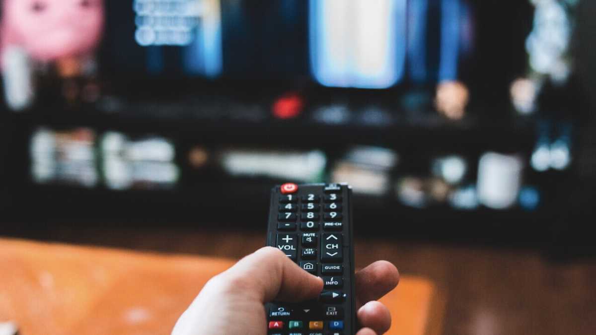 Immagine di Discutiamo degli effetti dell'ora legale sul sonno, e del binge watching che diciamo?