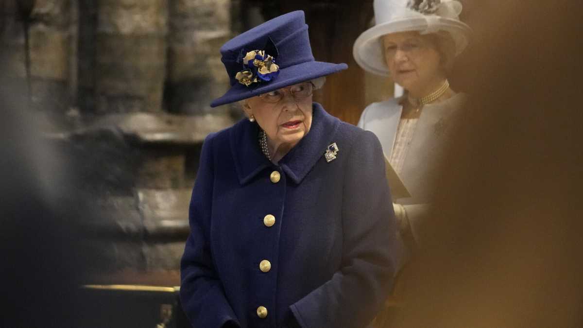 Immagine di Elisabetta II, regina di cuori. Il regno piĂą lungo tra scandali e incertezze