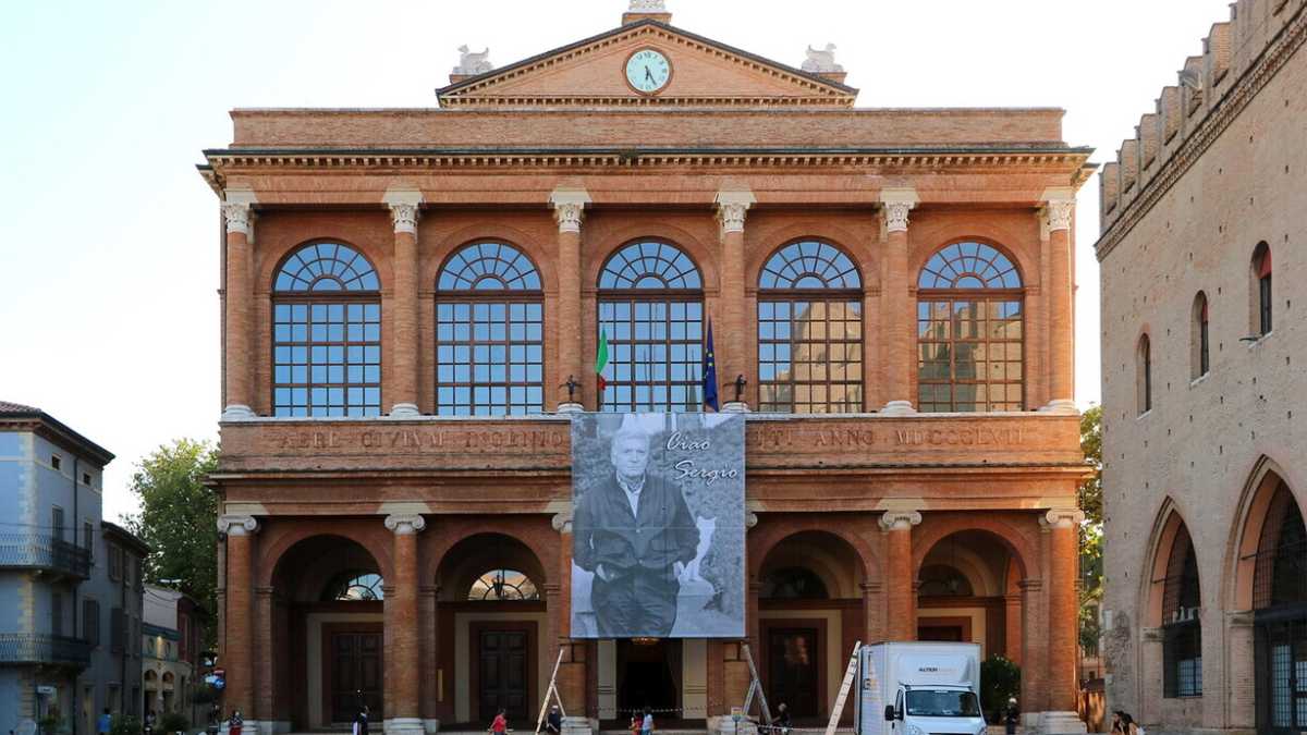 Immagine di Dalle macerie allo splendore. La storia di un vecchio teatro restituito al presente