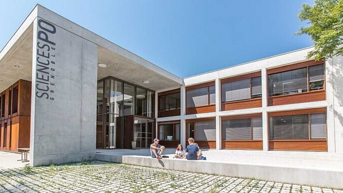 Immagine di Sulle sospensioni ideologiche dei prof. la politica mostra la sua irresponsabilità