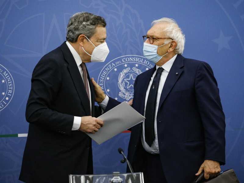 Mario Draghi e Patrizio Bianchi (Ansa)