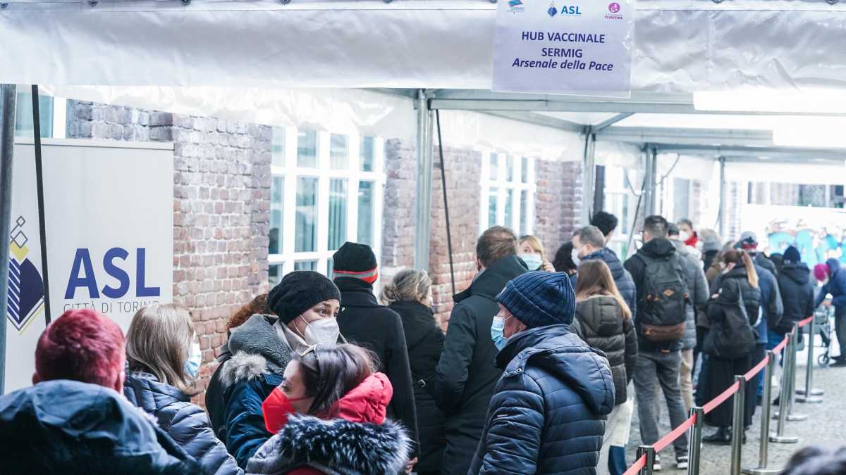 Immagine di "Obbligo vaccinale per gli over 60". La proposta del governo Draghi in Cdm